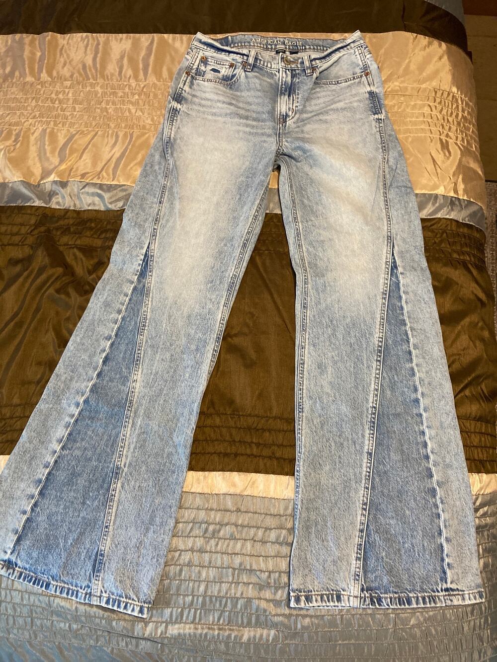 American Eagle AE light wash low rise baggy flare size 2